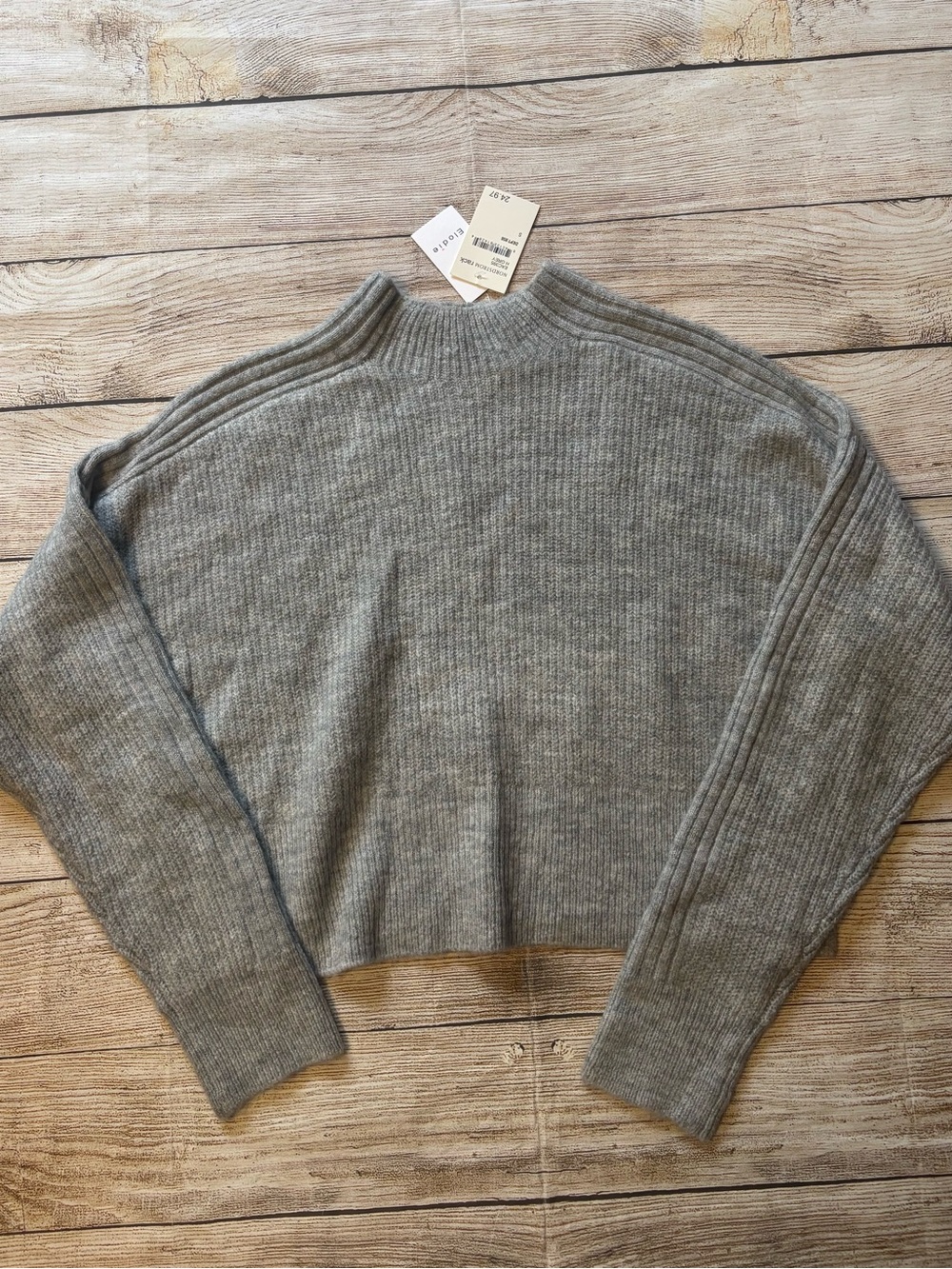 Elodie Nordstrom Rack gray, cropped ribbed knit sweater in size S New